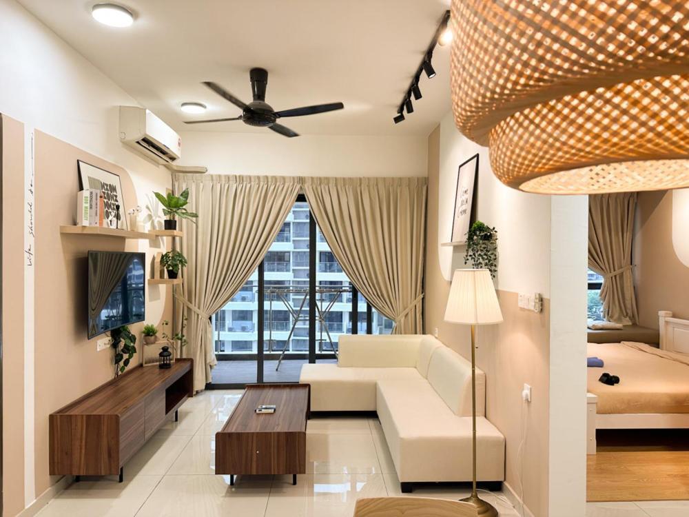 Apartemen Country Garden Danga Bay By Cactus
